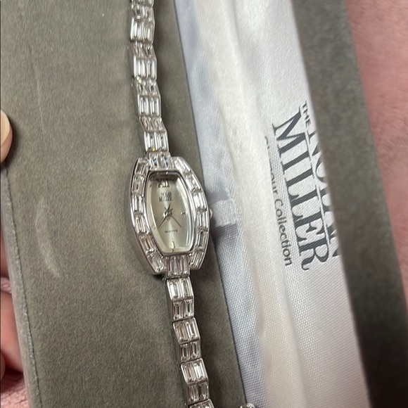 Vintage Nolan Miller Elegant Silver Watch - Picture 5 of 5